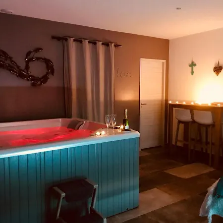 Aux Portes De Bali Liebeshotel